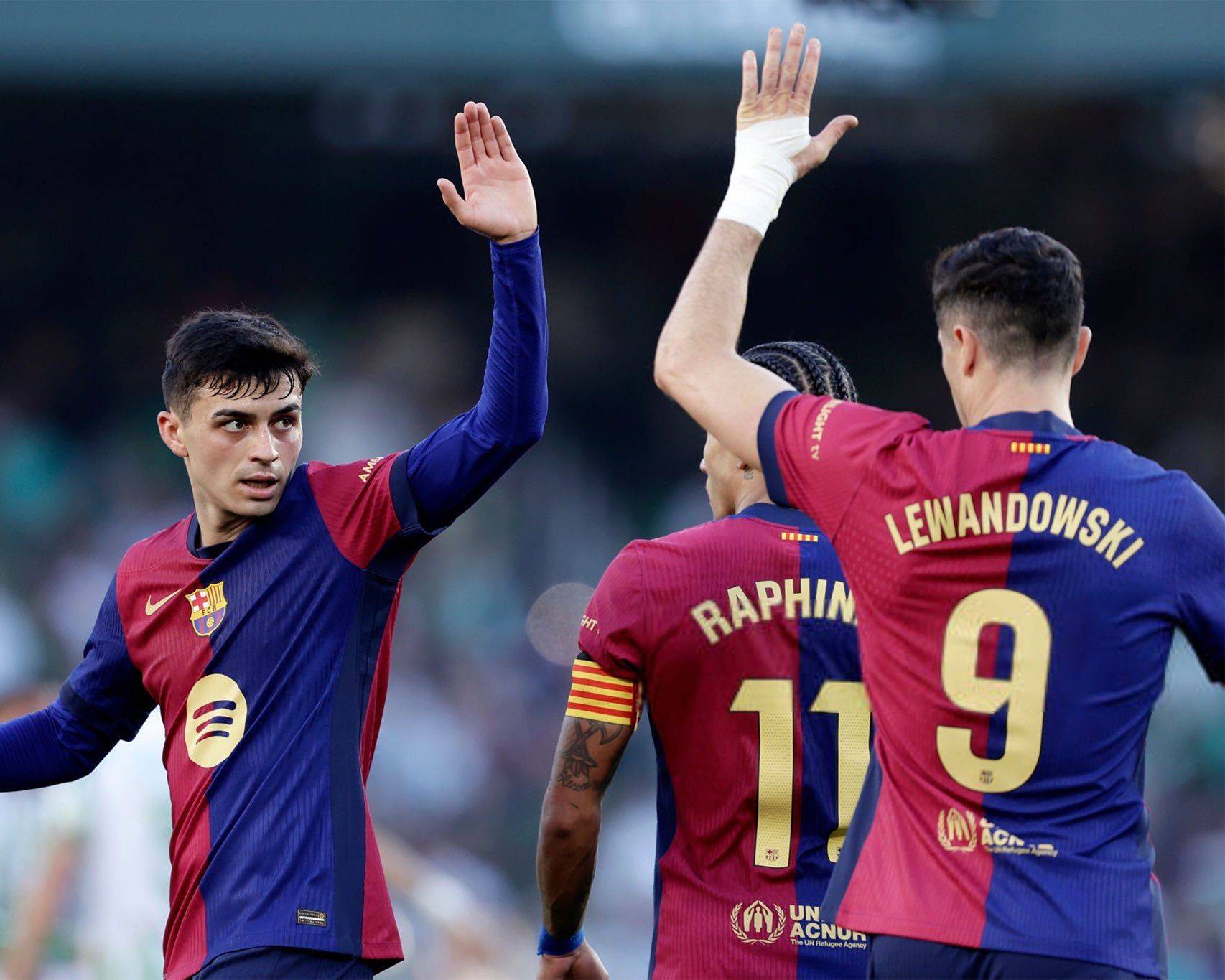  莱万多夫斯基爆冷击败西班牙队，突破纪录引爆全场！-半岛体育平台